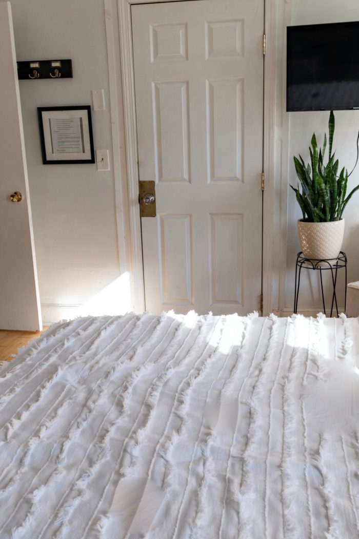 How To Declutter Your Bedroom & Keep It Minimal