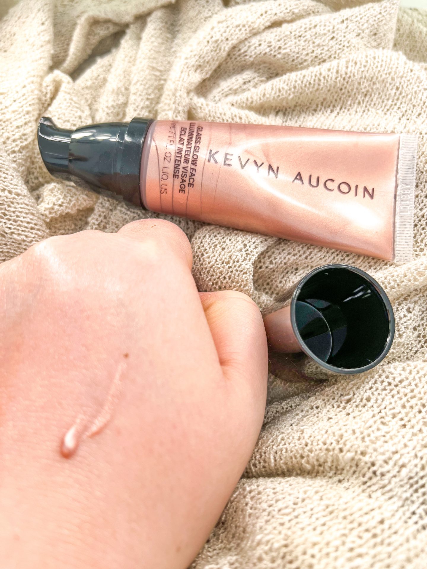 Kevyn aucion glass glow